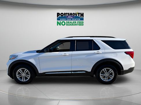 Used 2022 Ford Explorer XLT w/ Equipment Group 202A AWD/4WD image 2