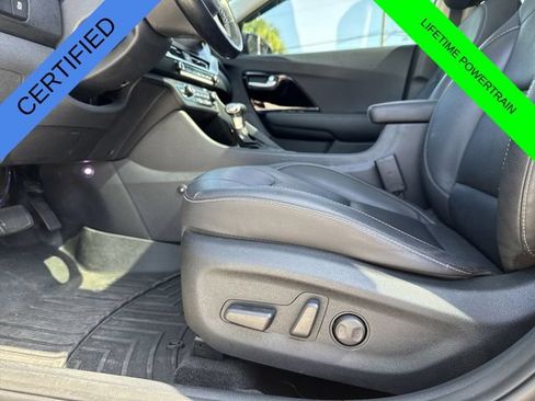 Used 2020 Kia Niro EX Premium FWD image 24