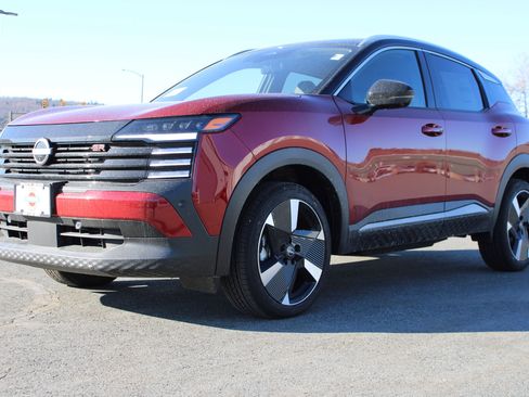 New 2025 Nissan Kicks SR image 1