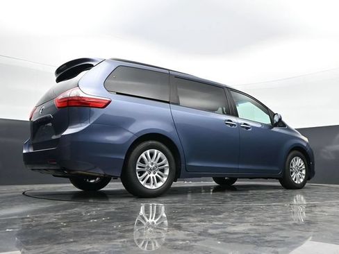 Used 2017 Toyota Sienna XLE FWD image 36