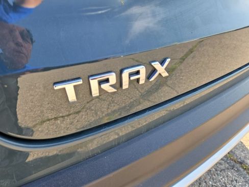 Used 2025 Chevrolet Trax LT w/ LT Convenience Package FWD image 35