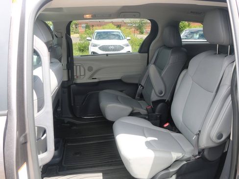 Used 2023 Toyota Sienna XLE AWD/4WD image 12