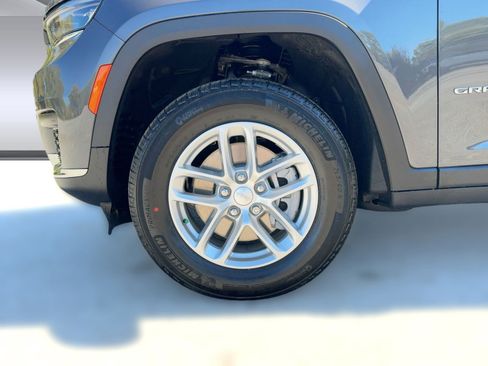 New 2025 Jeep Grand Cherokee L Laredo image 11