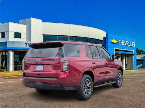 Used 2024 Chevrolet Tahoe Z71 w/ Luxury Package AWD/4WD image 6