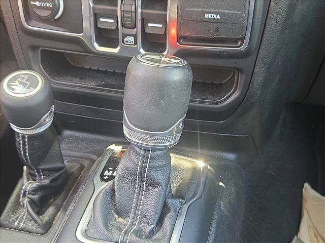 Used 2019 Jeep Wrangler Unlimited Sahara w/ Uconnect 4C Nav & Sound Group AWD/4WD image 10