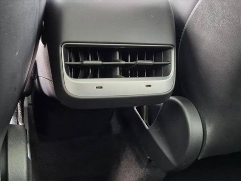 Used 2021 Tesla Model Y Long Range AWD/4WD image 18