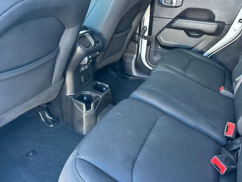 Used 2022 Jeep Wrangler Unlimited Sahara image 4