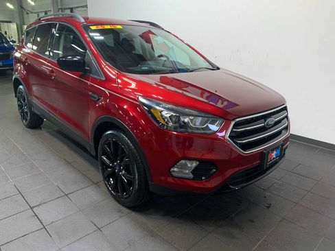 Used 2019 Ford Escape SE image 2