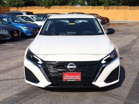 Used 2025 Nissan Altima 2.5 SV FWD image 4