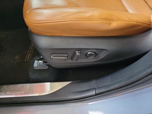 Used 2020 Toyota Highlander Platinum image 24