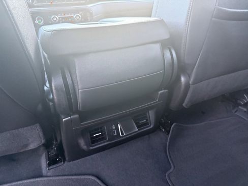 Used 2024 GMC Sierra 1500 SLT image 34