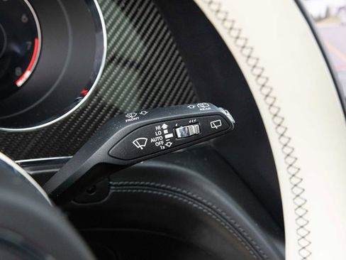 Used 2023 Bentley Bentayga Extended Wheelbase image 39