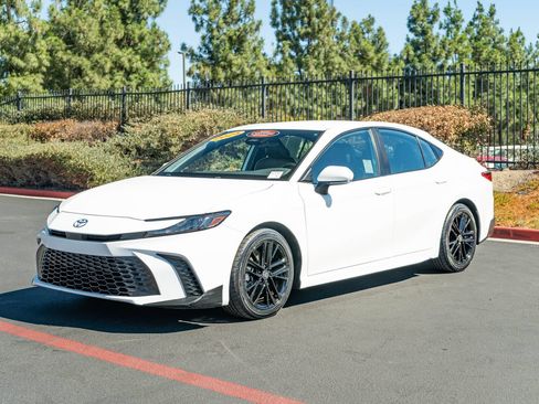 Certified 2025 Toyota Camry SE FWD image 5