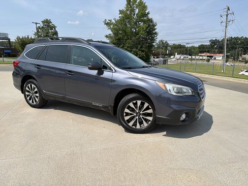 Used 2016 Subaru Outback 2.5i Limited AWD/4WD image 2