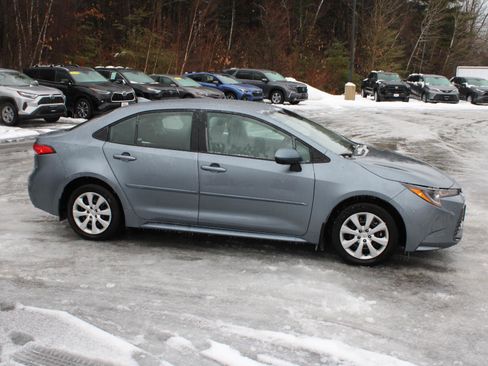 Used 2025 Toyota Corolla LE image 4