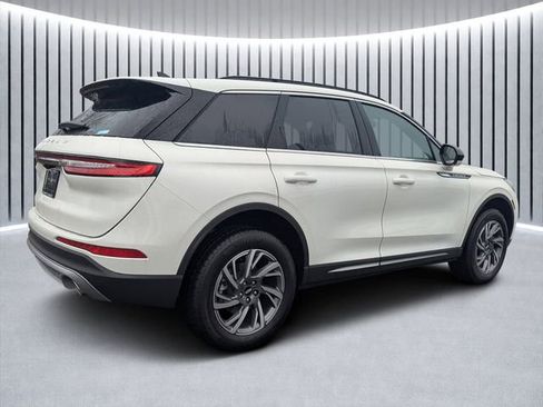 New 2026 Lincoln Corsair Premiere image 3