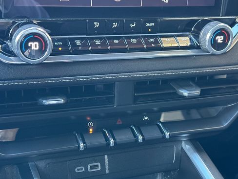 Used 2024 Chevrolet Colorado LT w/ LT Convenience Package image 26