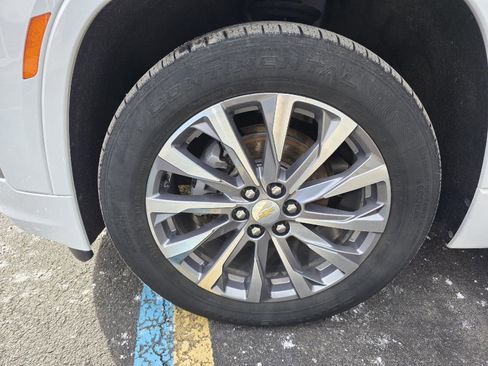 Used 2023 Chevrolet Traverse Premier image 10