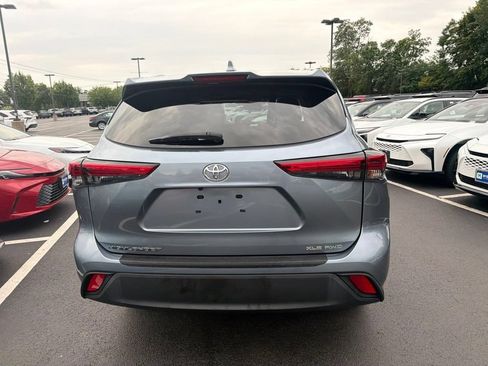 Used 2022 Toyota Highlander XLE AWD/4WD image 6