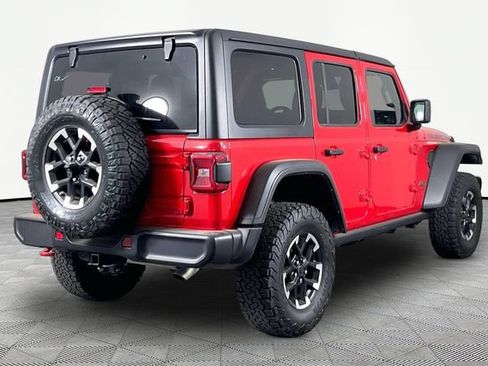 Used 2025 Jeep Wrangler Unlimited Rubicon w/ Convenience Group AWD/4WD image 6
