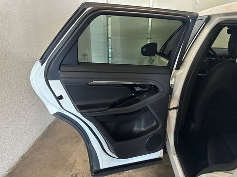 Used 2020 Land Rover Range Rover Evoque SE image 10