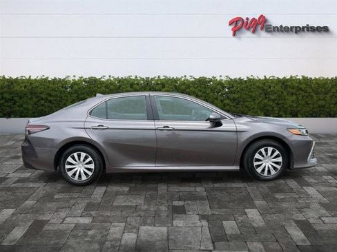 Used 2024 Toyota Camry LE FWD image 5