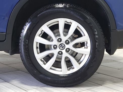 Used 2020 Nissan Rogue SV image 9