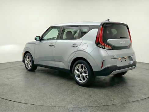 Used 2025 Kia Soul LX w/ LX Technology Package FWD image 6
