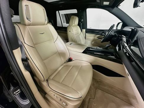 Certified 2024 Cadillac Escalade Premium Luxury w/ Performance Package AWD/4WD image 32