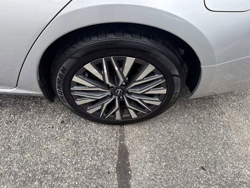 Used 2024 Nissan Altima 2.5 SV image 15