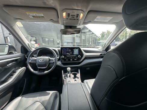 Used 2022 Toyota Highlander Limited AWD/4WD image 30