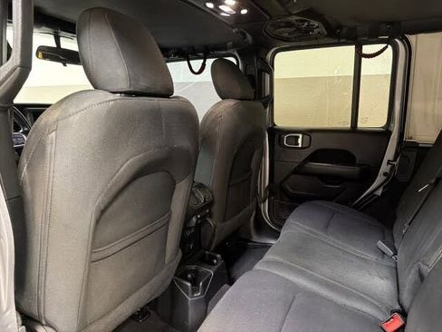 Used 2020 Jeep Wrangler Unlimited Sahara AWD/4WD image 33