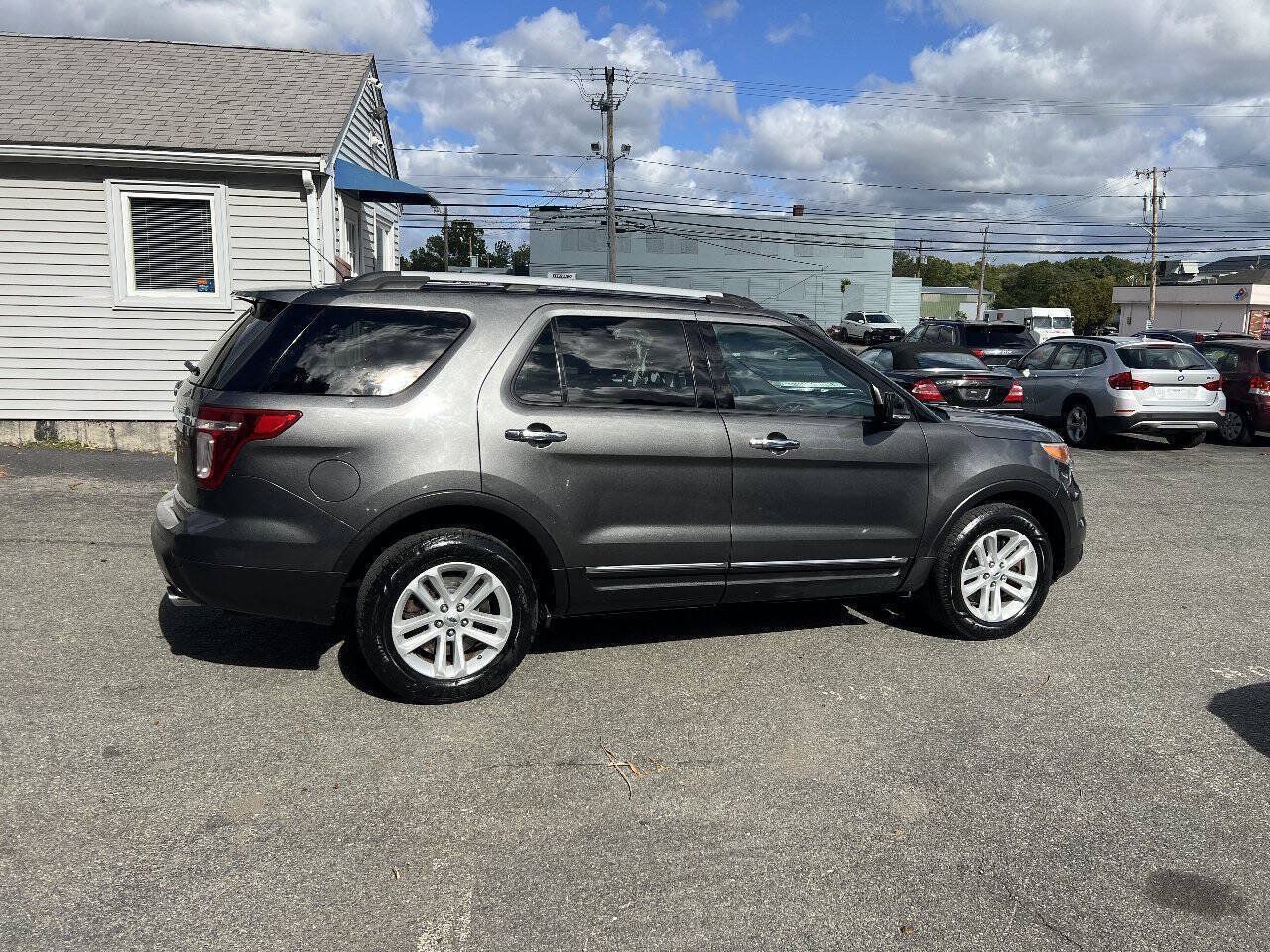 Used 2015 Ford Explorer XLT w/ Equipment Group 201A AWD/4WD image 6