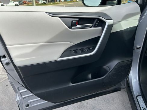 Used 2023 Toyota RAV4 XLE Premium image 10