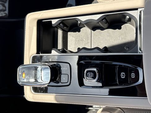 New 2026 Volvo XC90 B6 Plus w/ Protection Package Premier AWD/4WD image 31