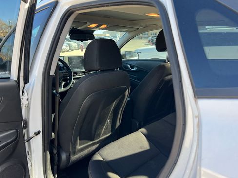 Used 2022 Hyundai Kona SEL w/ Convenience Package image 16