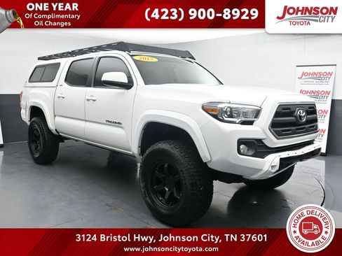 Used 2017 Toyota Tacoma SR5 w/ Tow Package image 1