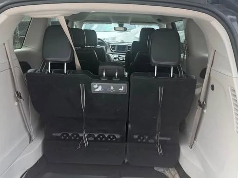 Used 2020 Chrysler Voyager Lxi FWD image 14