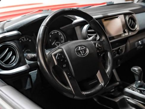 Used 2016 Toyota Tacoma TRD Sport w/ Towing Package image 19