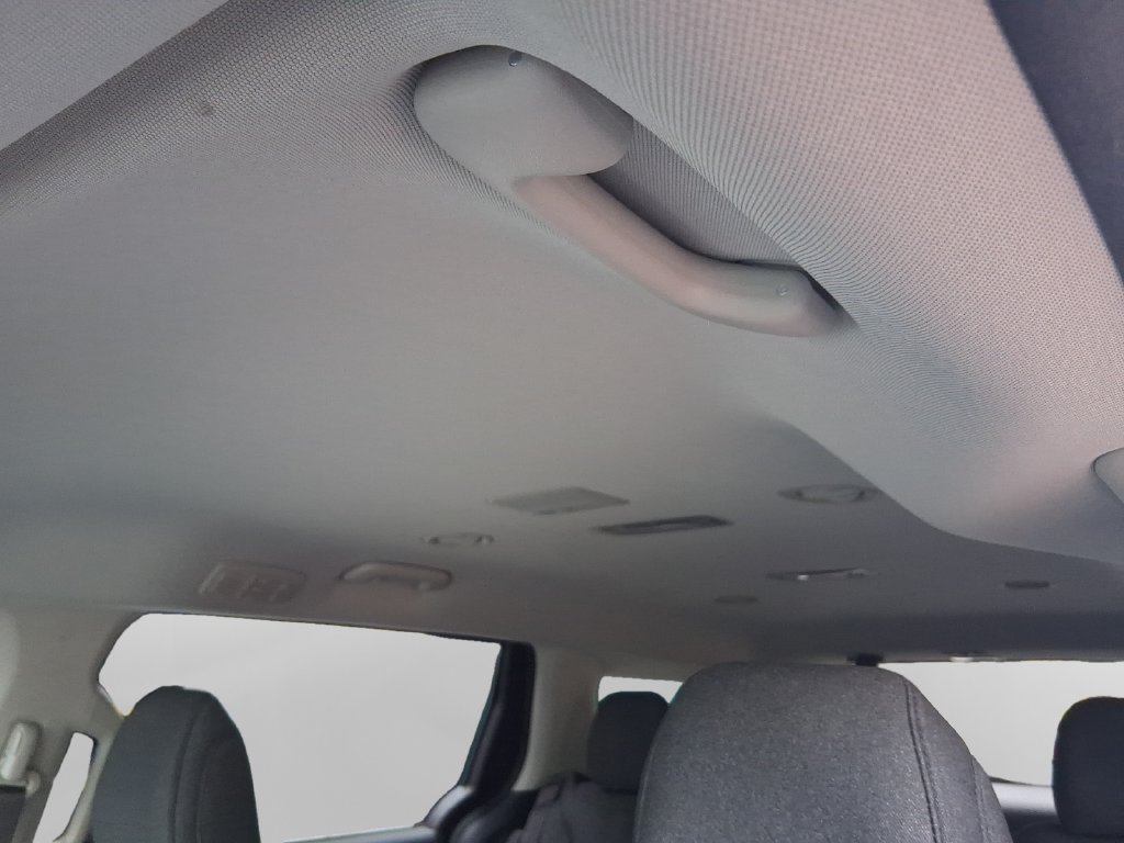 Used 2022 Kia Carnival LX FWD image 23