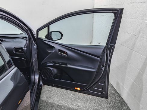 Used 2017 Toyota Prius Prime Premium image 19