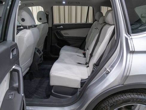 Used 2020 Volkswagen Tiguan SEL AWD/4WD image 15