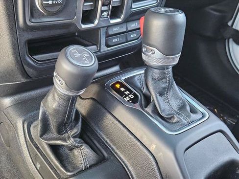 Used 2024 Jeep Wrangler Unlimited Sahara w/ Technology Group AWD/4WD image 17