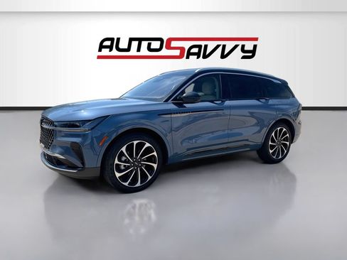 Used 2025 Lincoln Nautilus Black Label AWD/4WD image 3