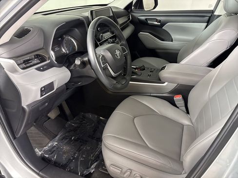 Used 2023 Toyota Highlander XLE image 17