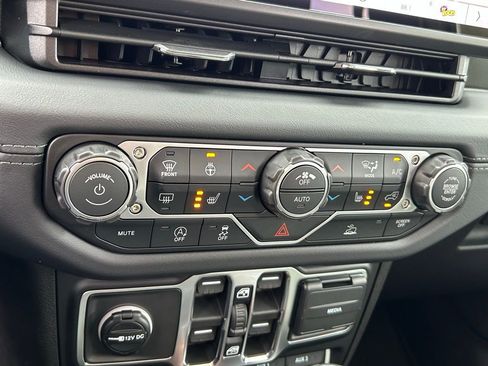 New 2026 Jeep Gladiator Mojave image 50