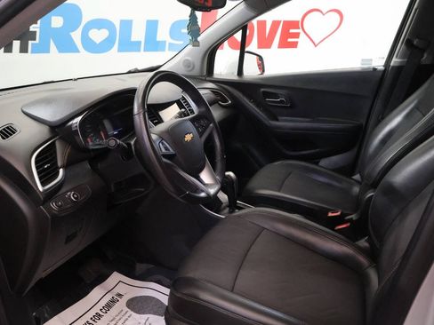 Used 2019 Chevrolet Trax LT w/ LT Convenience Package AWD/4WD image 11