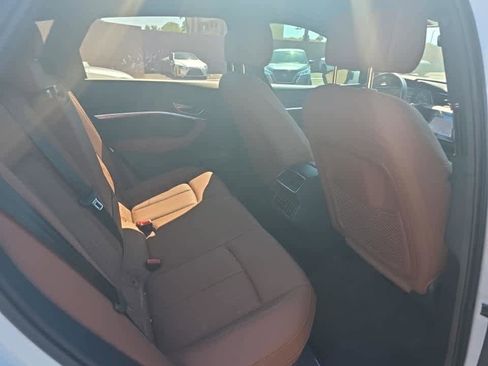 Used 2024 Audi Q8 e-tron Premium Plus w/ Premium Plus Package image 13