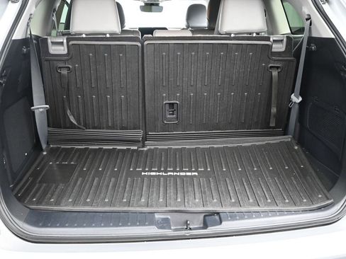 Used 2023 Toyota Highlander Limited image 15