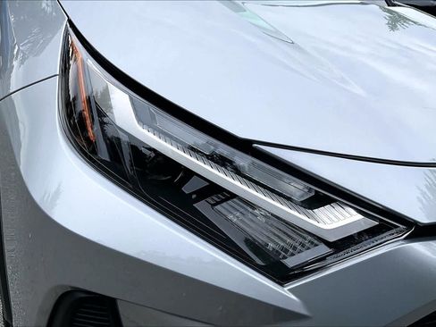 Certified 2025 Toyota RAV4 LE AWD/4WD image 28